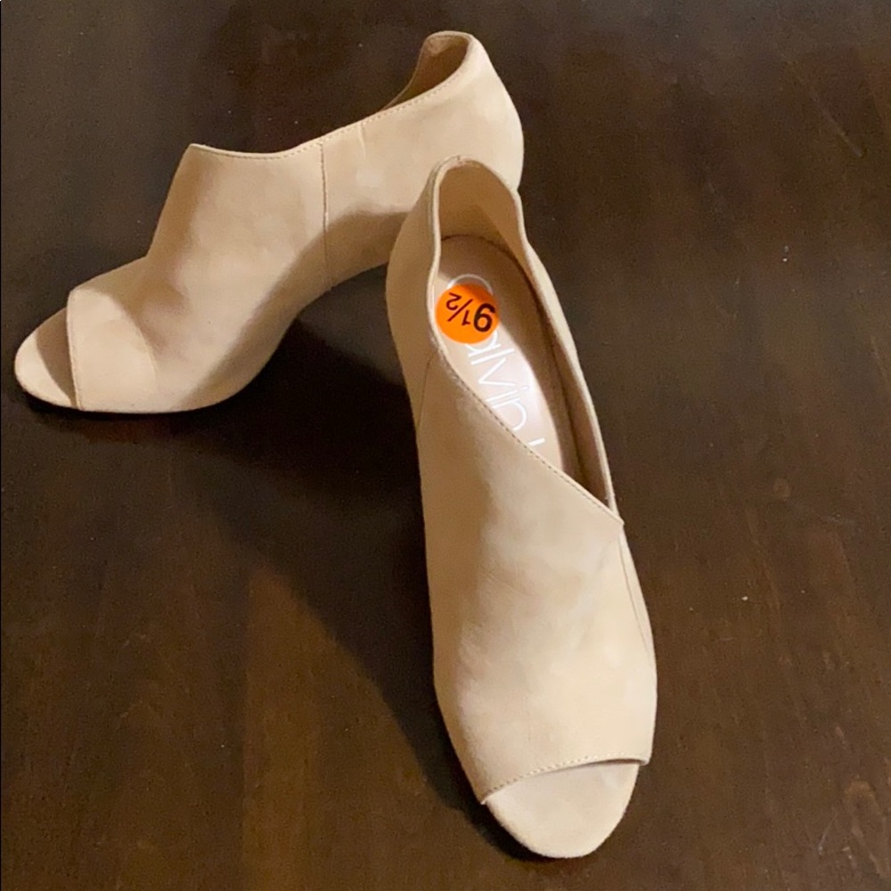 Calvin Klein Suede heels 9.5